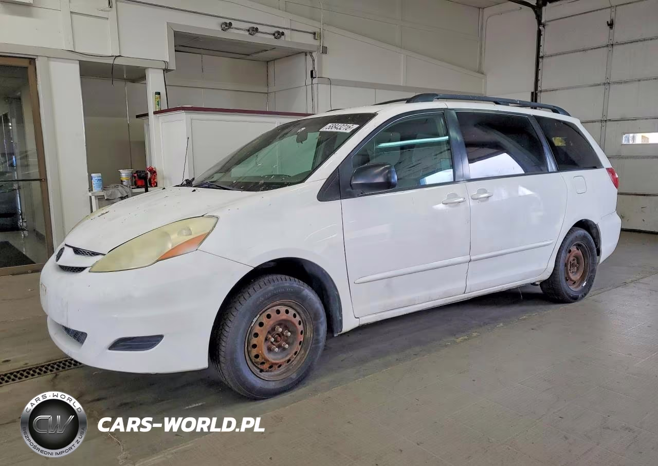 2010 Toyota Sienna Le 7-Passenger