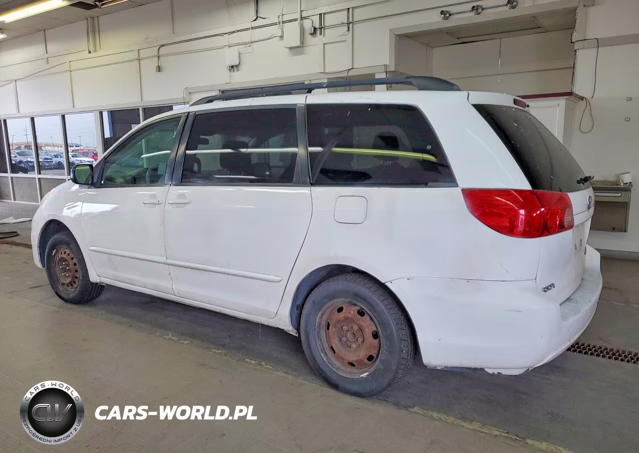 2010 Toyota Sienna Le 7-Passenger VIN:5TDKK4CC0AS303584 - 2