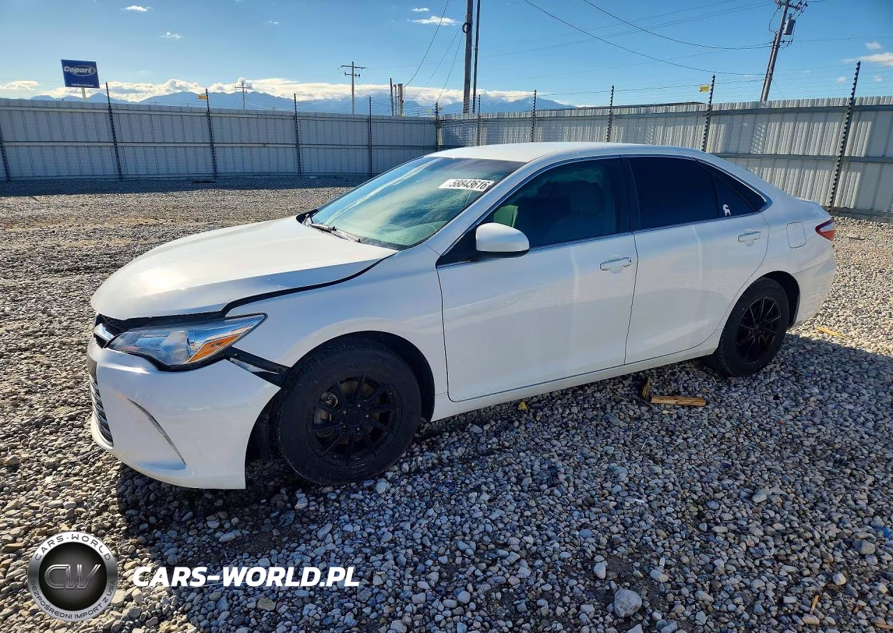 2016 Toyota Camry Le – zdjęcie 1 z 12