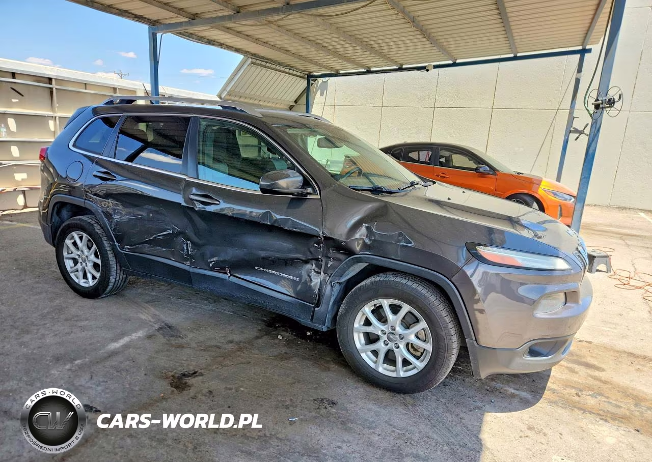 2014 Jeep Cherokee Latitude VIN:1C4PJLCB6EW228325 - 4