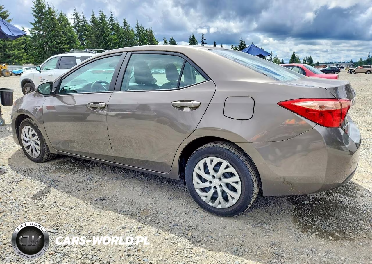 2017 Toyota Corolla Le VIN:2T1BURHE2HC843040 - 2