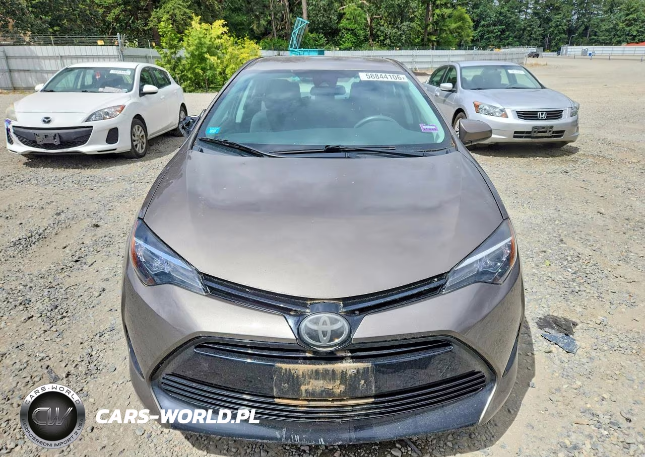 2017 Toyota Corolla Le VIN:2T1BURHE2HC843040 - 5