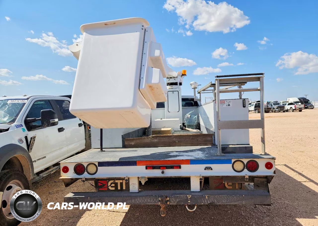 2015 Ford F450 Super Duty Bucket Truck VIN:1FDUF4GY1FEC64225 - 6