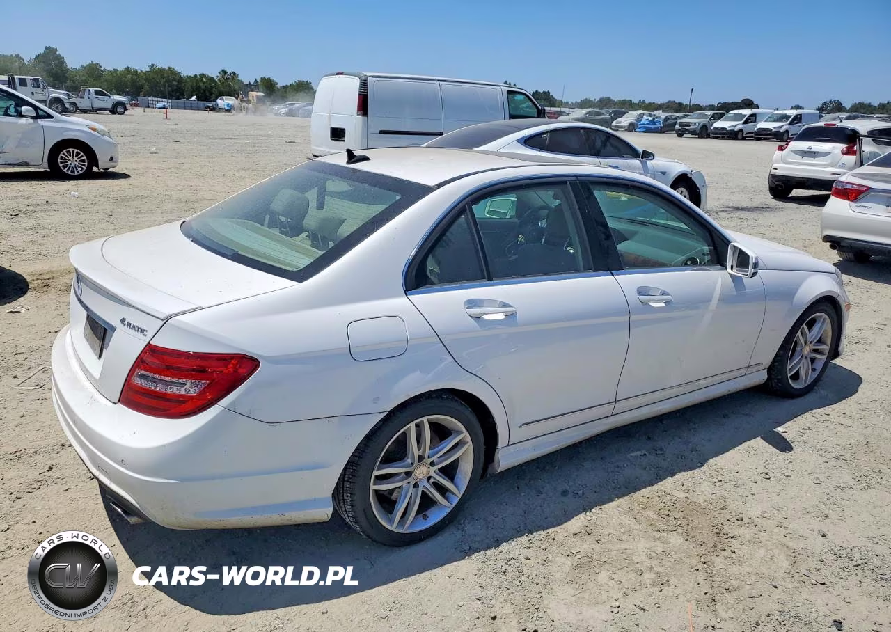 2013 Mercedes-Benz C 300 4Matic VIN:WDDGF8AB2DG147922 - 3