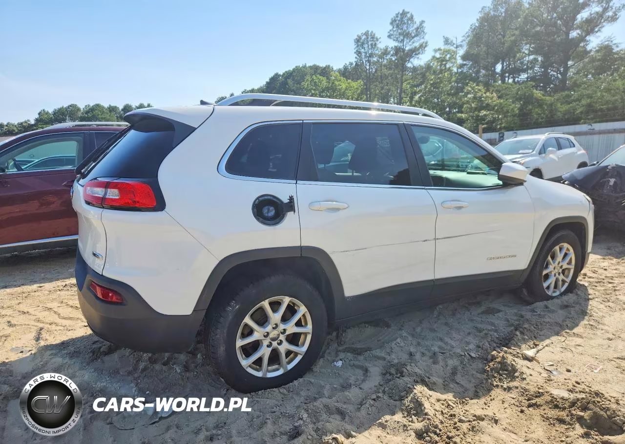 2015 Jeep Cherokee Latitude VIN:1C4PJMCB4FW793194 - 3