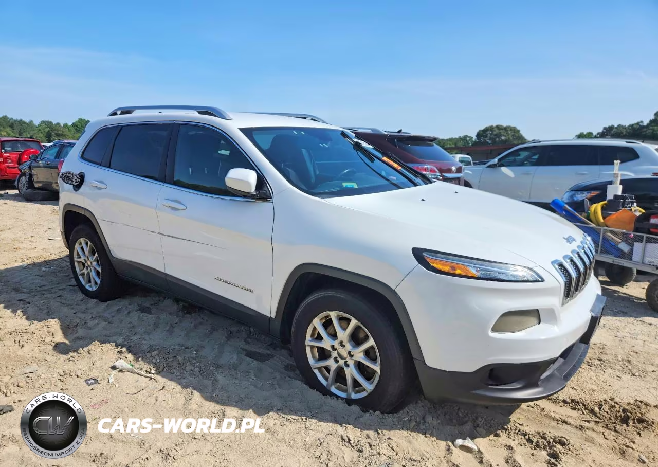 2015 Jeep Cherokee Latitude VIN:1C4PJMCB4FW793194 - 4