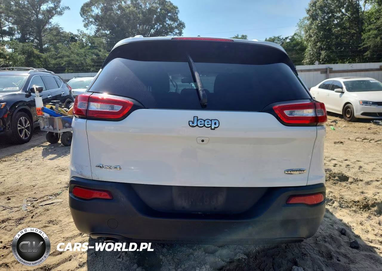 2015 Jeep Cherokee Latitude VIN:1C4PJMCB4FW793194 - 6