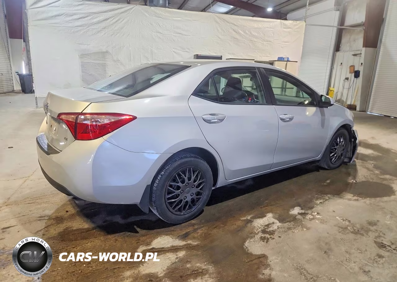 2018 Toyota Corolla Le VIN:2T1BURHE5JC017420 - 3