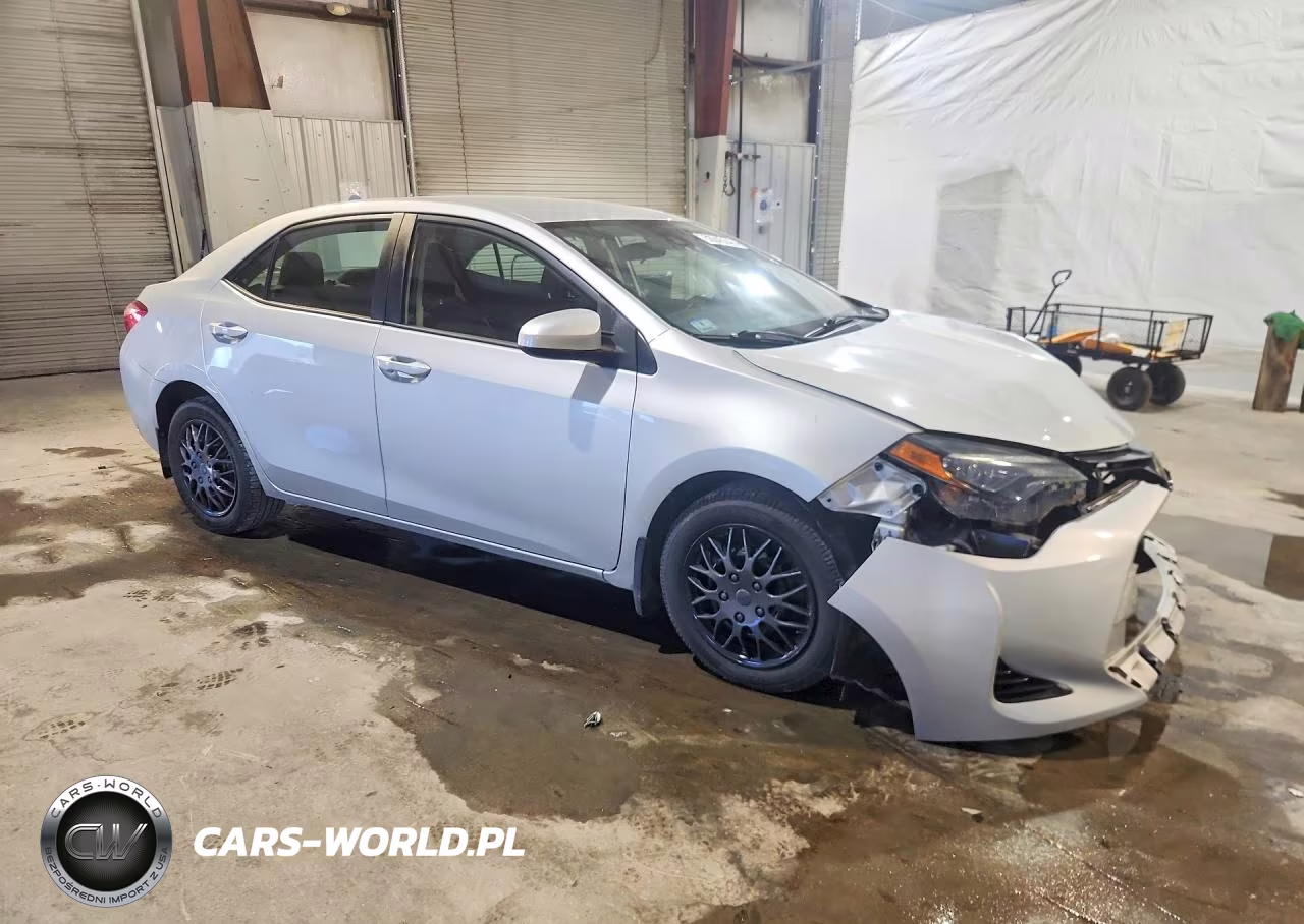 2018 Toyota Corolla Le VIN:2T1BURHE5JC017420 - 4