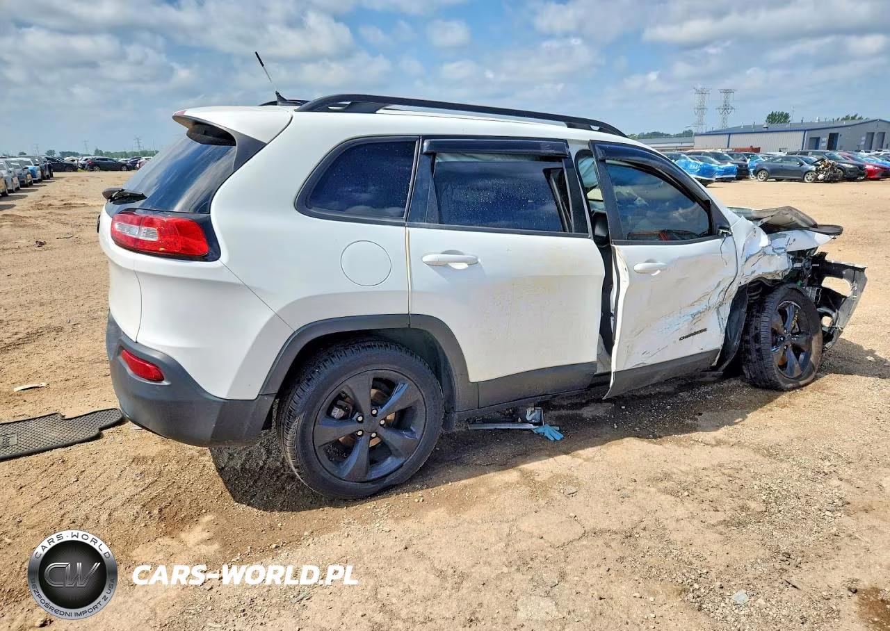 2015 Jeep Cherokee Latitude VIN:1C4PJLCB1FW722383 - 3