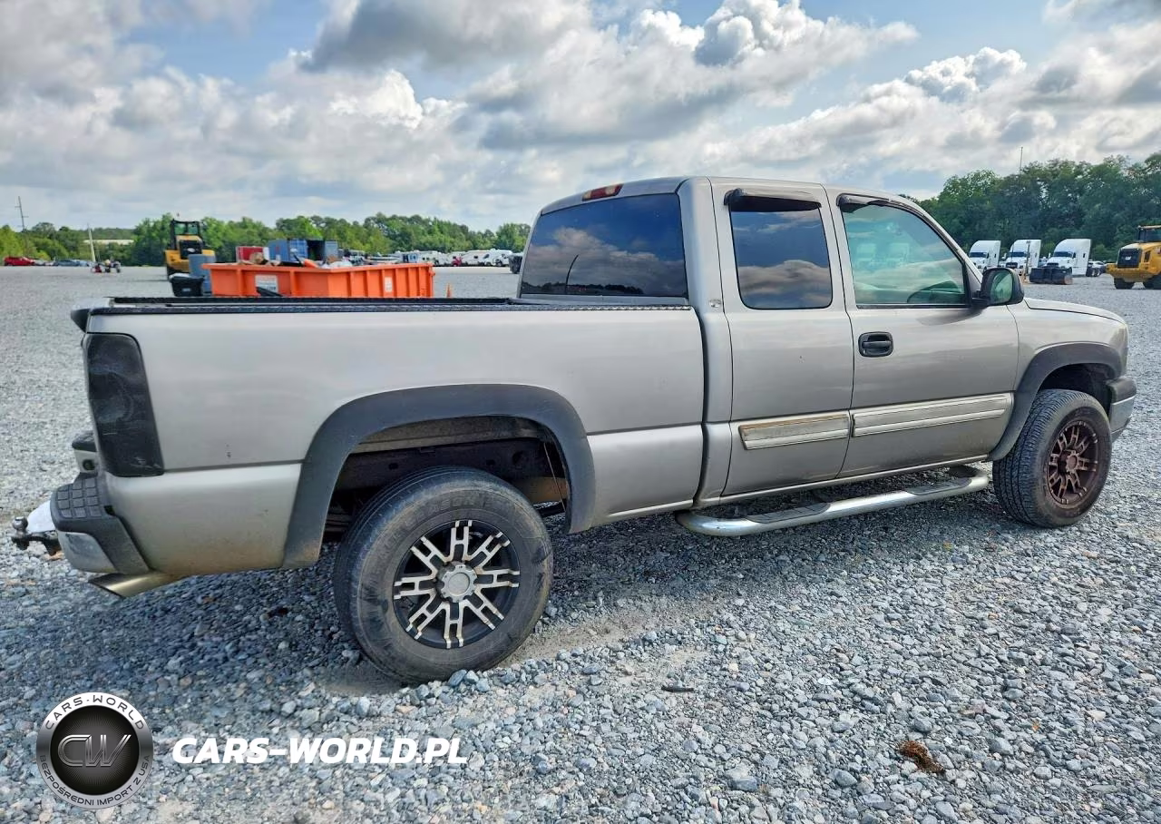2003 Chevrolet Silverado C1500 VIN:2GCEC19V031212617 - 3