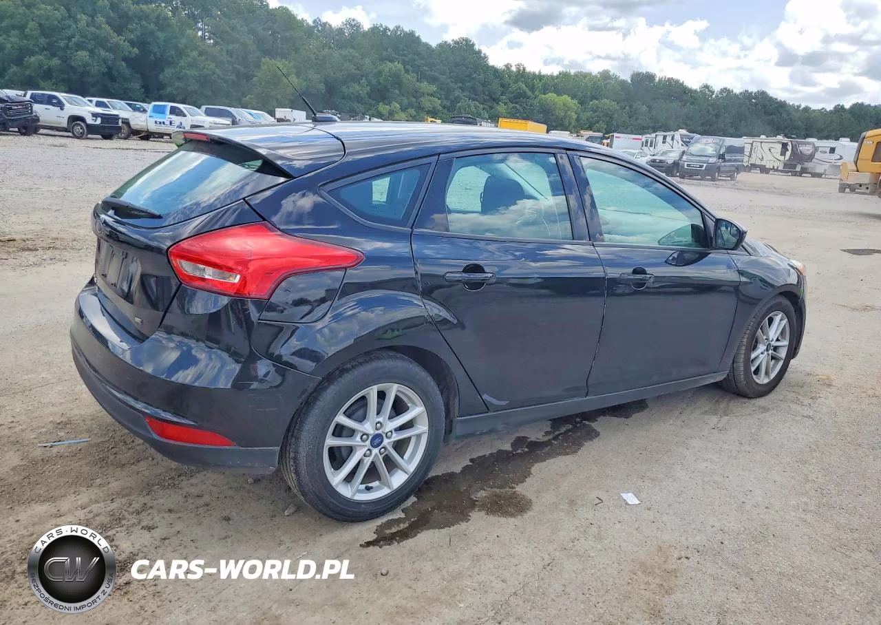2018 Ford Focus Se VIN:1FADP3K20JL256089 - 3