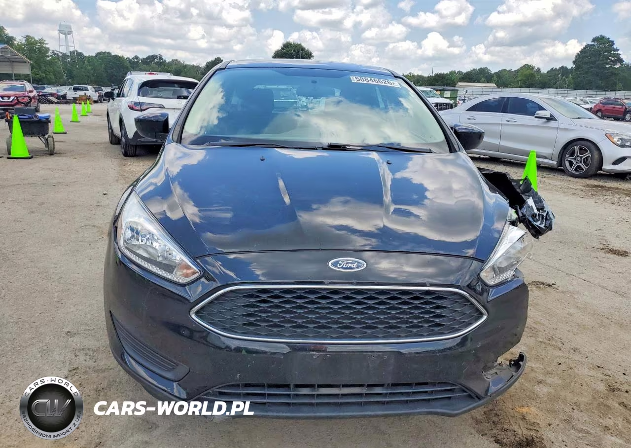 2018 Ford Focus Se VIN:1FADP3K20JL256089 - 5