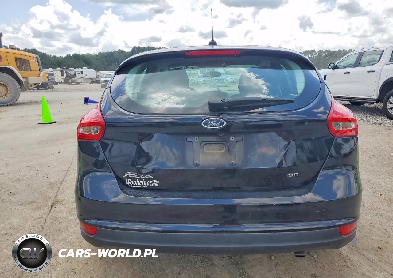 2018 Ford Focus Se VIN:1FADP3K20JL256089 - 6