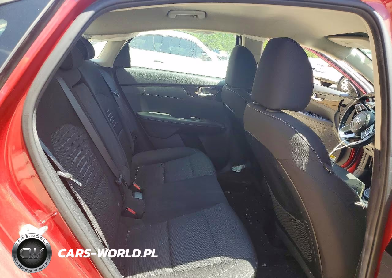 2019 Kia Forte S VIN:3KPF34ADXKE016386 - 10
