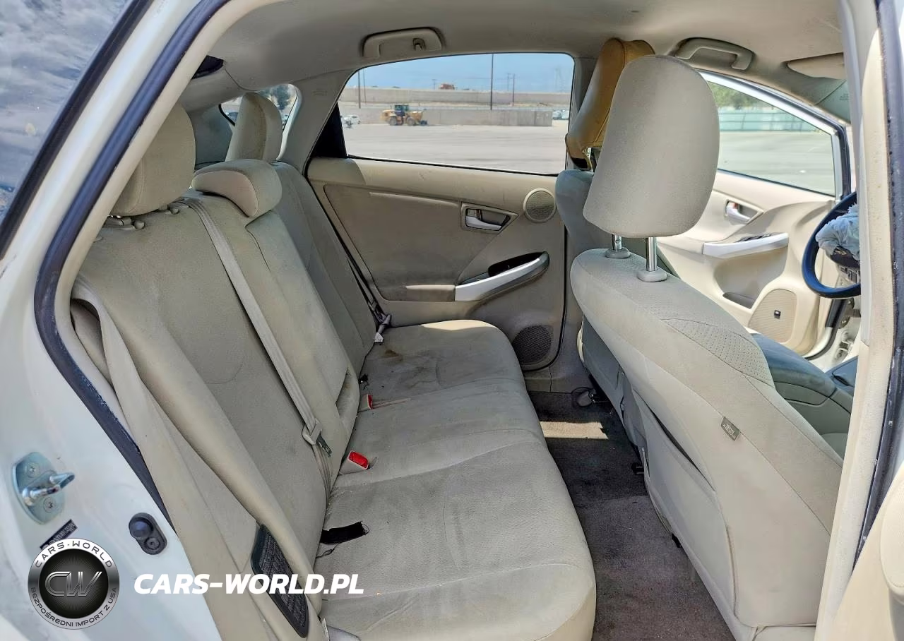 2011 Toyota Prius Three VIN:JTDKN3DUXB1330380 - 10