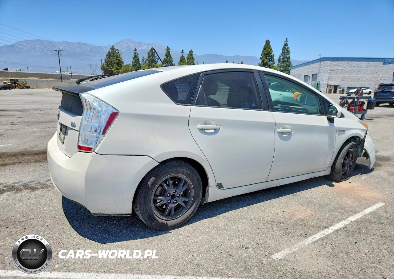 2011 Toyota Prius Three VIN:JTDKN3DUXB1330380 - 3