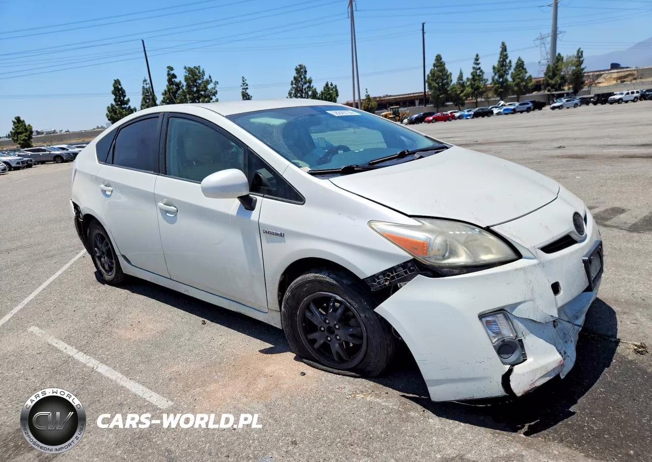 2011 Toyota Prius Three VIN:JTDKN3DUXB1330380 - 4