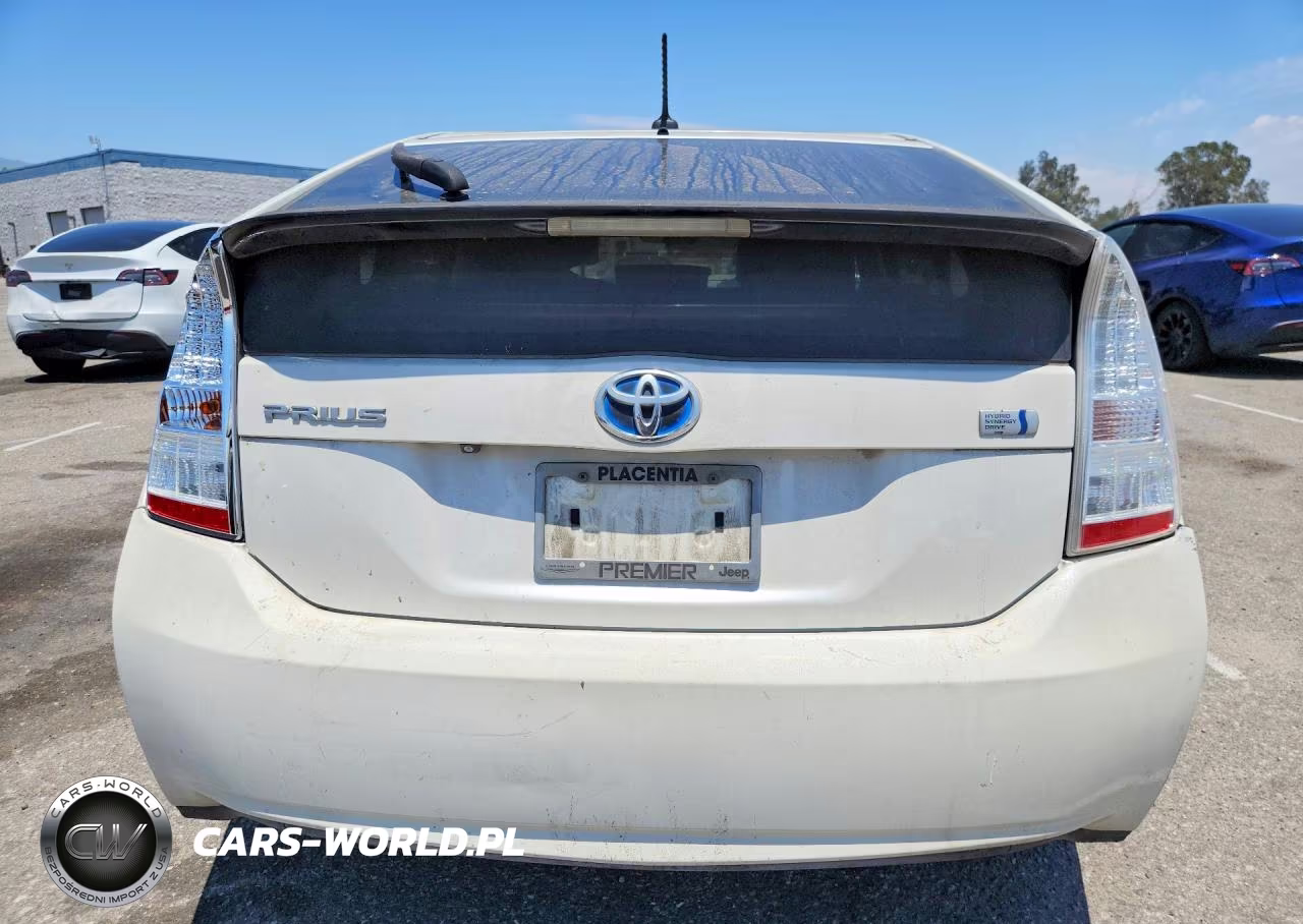 2011 Toyota Prius Three VIN:JTDKN3DUXB1330380 - 6