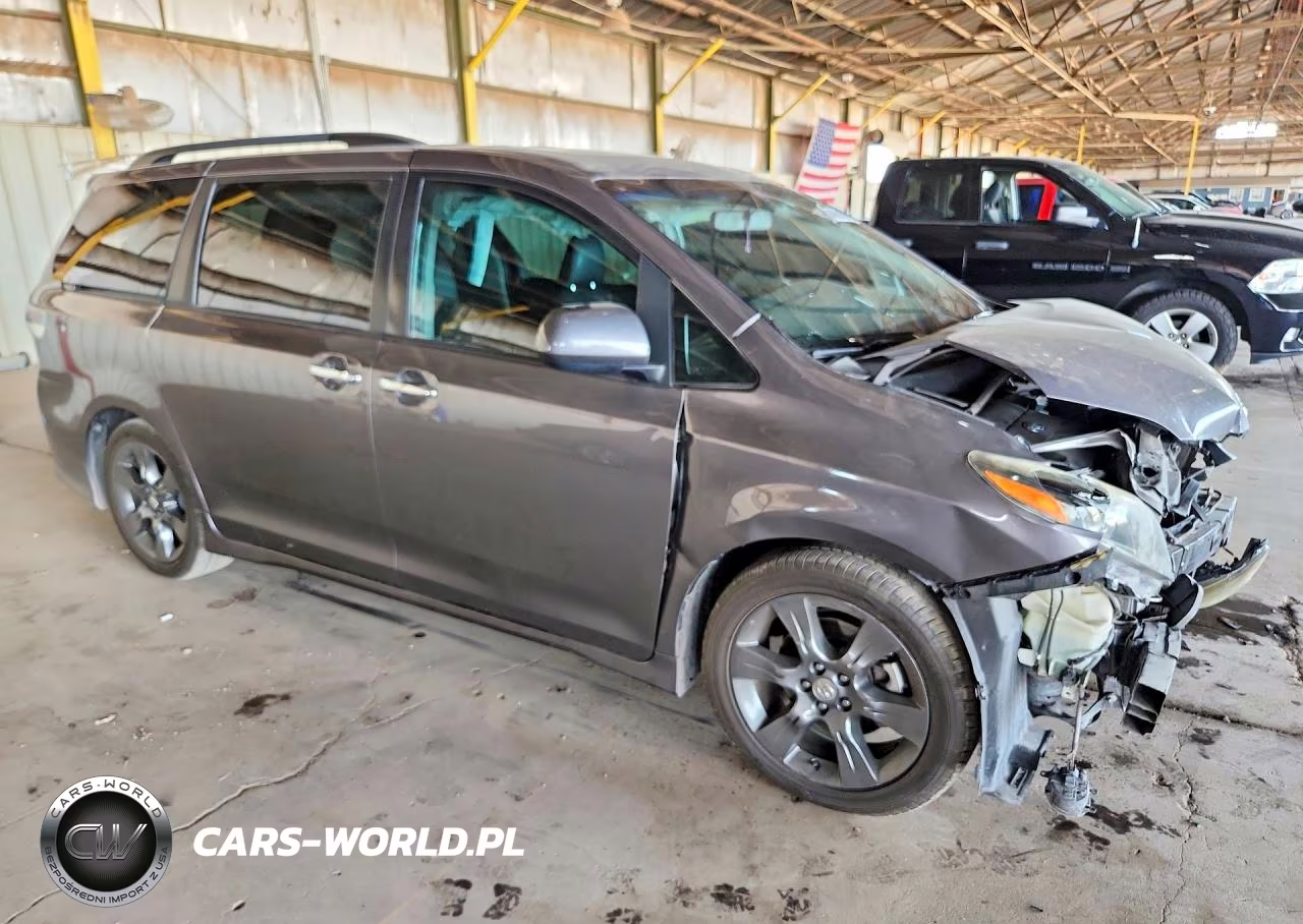 2016 Toyota Sienna Se VIN:5TDXK3DC7GS743079 - 4