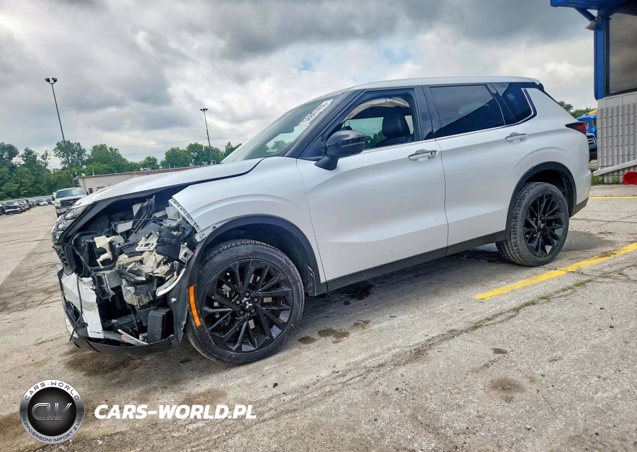 2023 Mitsubishi Outlander Se – zdjęcie 1 z 14
