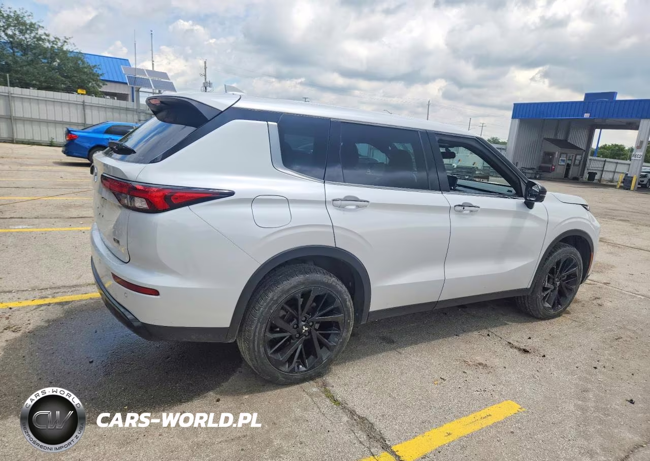 2023 Mitsubishi Outlander Se VIN:JA4J4UA82PZ030914 - 3