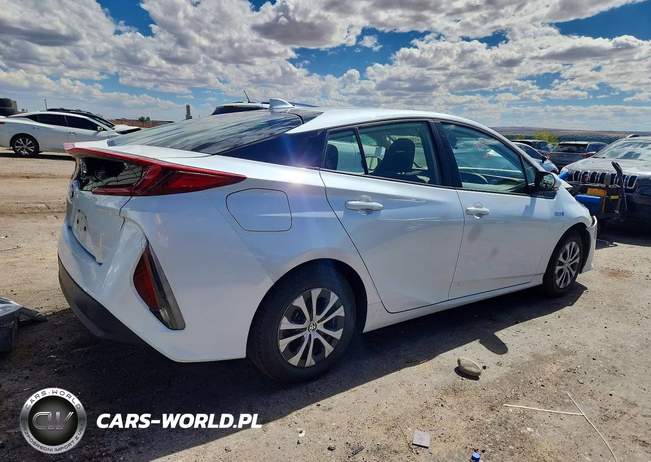 2021 Toyota Prius Prime Le VIN:JTDKAMFP5M3192618 - 3