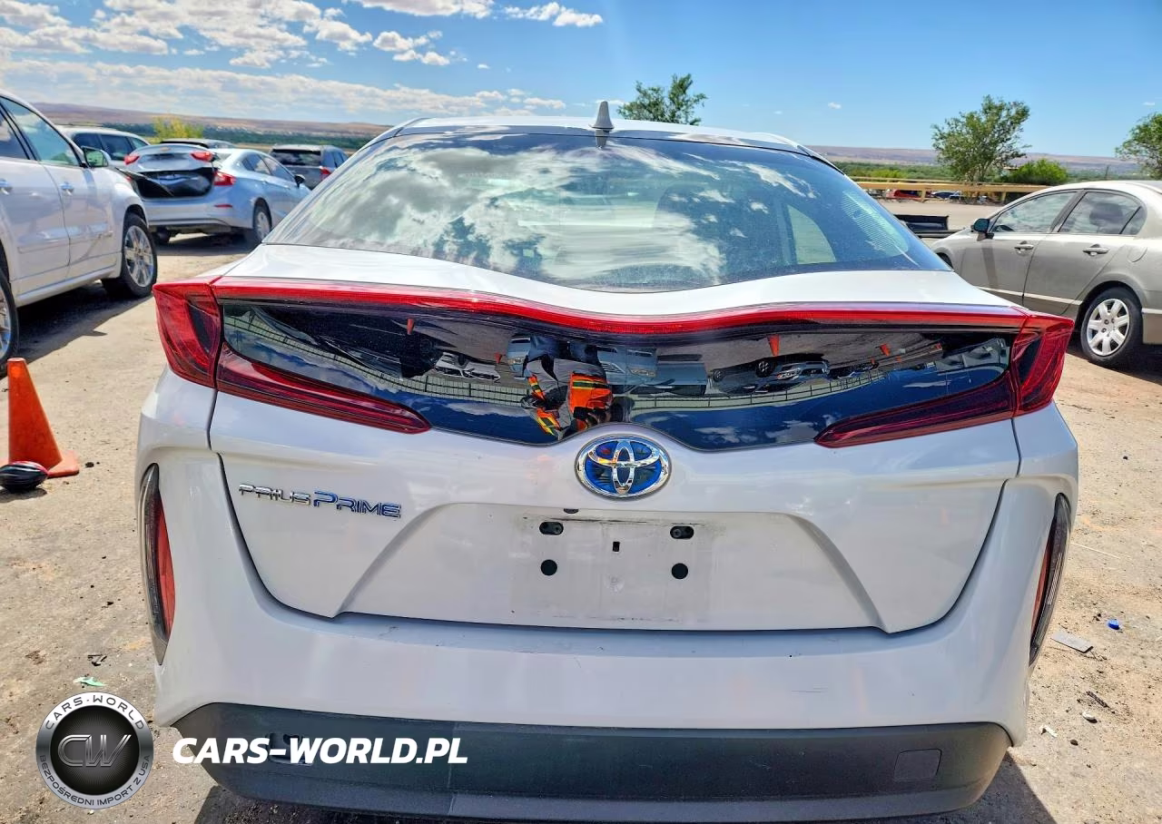 2021 Toyota Prius Prime Le VIN:JTDKAMFP5M3192618 - 6