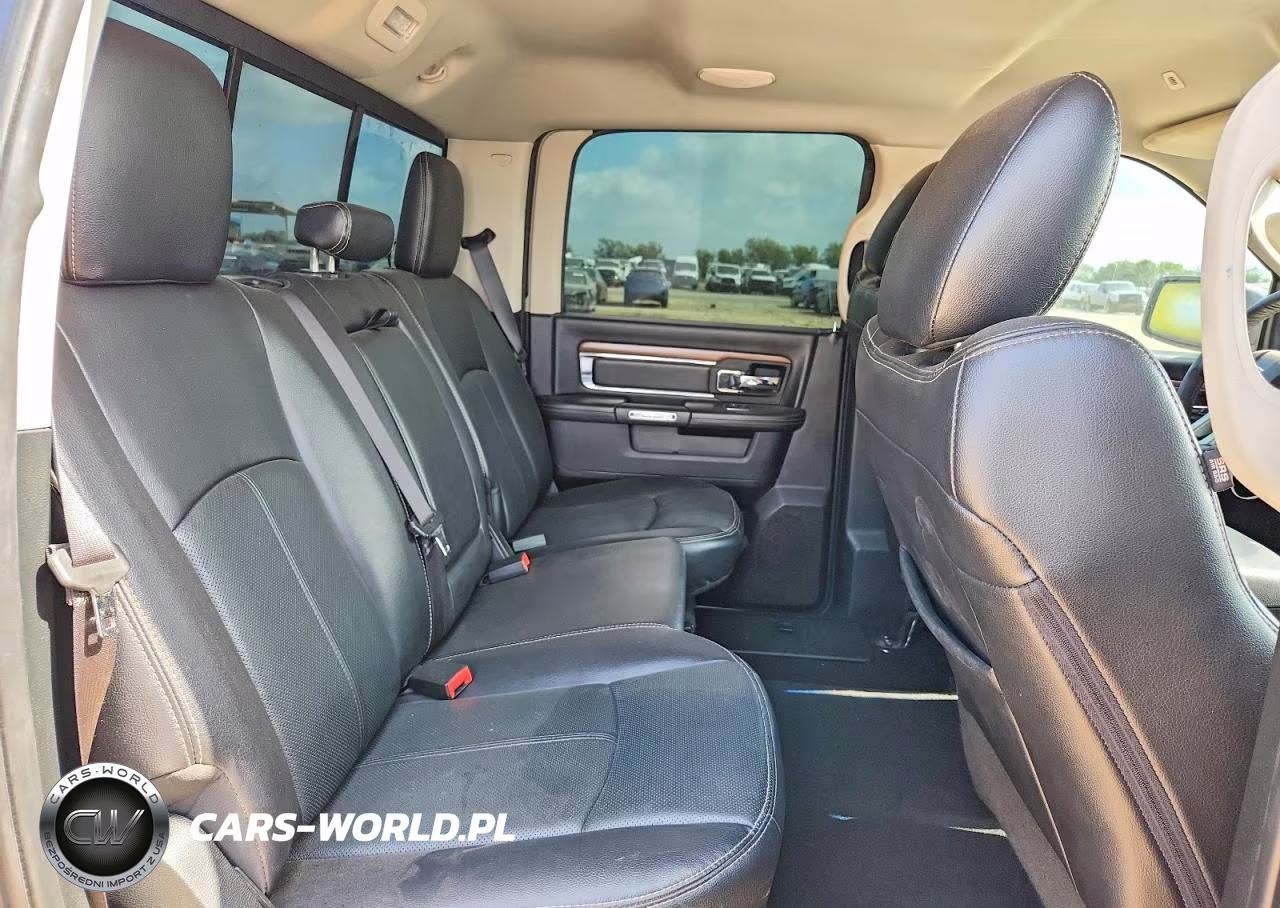 2018 Ram 1500 Laramie VIN:1C6RR7NMXJS293162 - 10