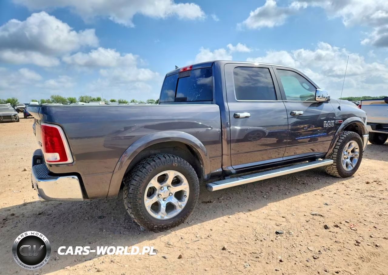 2018 Ram 1500 Laramie VIN:1C6RR7NMXJS293162 - 3