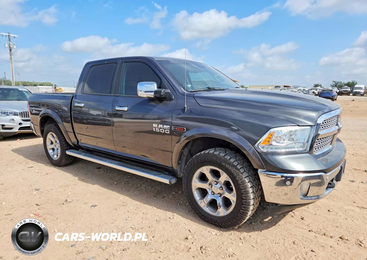 2018 Ram 1500 Laramie VIN:1C6RR7NMXJS293162 - 4