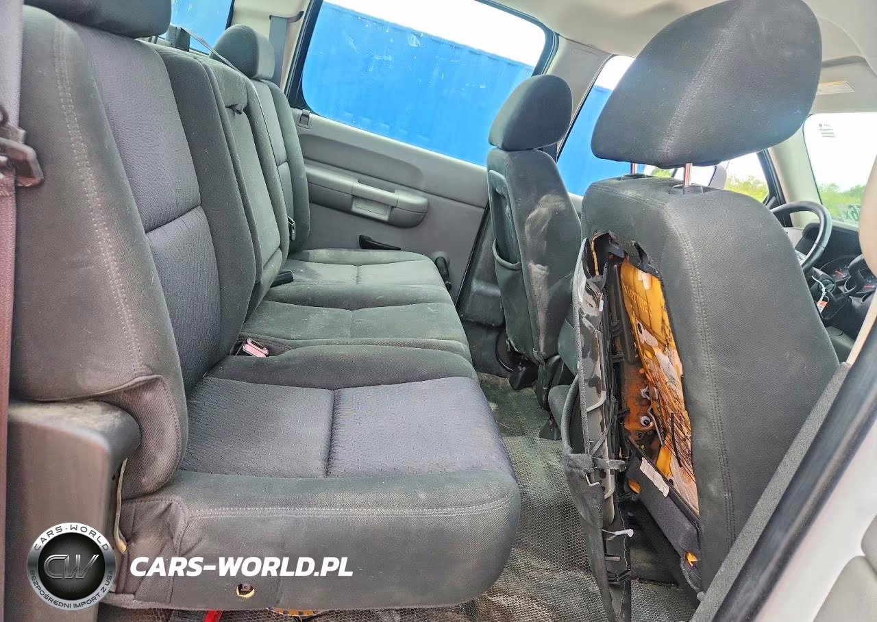 2010 Chevrolet Silverado C1500 VIN:3GCRCPEA3AG102673 - 10