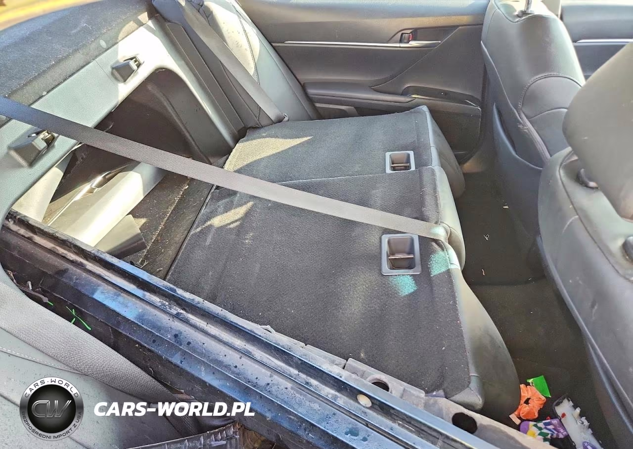 2018 Toyota Camry Se VIN:4T1B11HK0JU558888 - 10