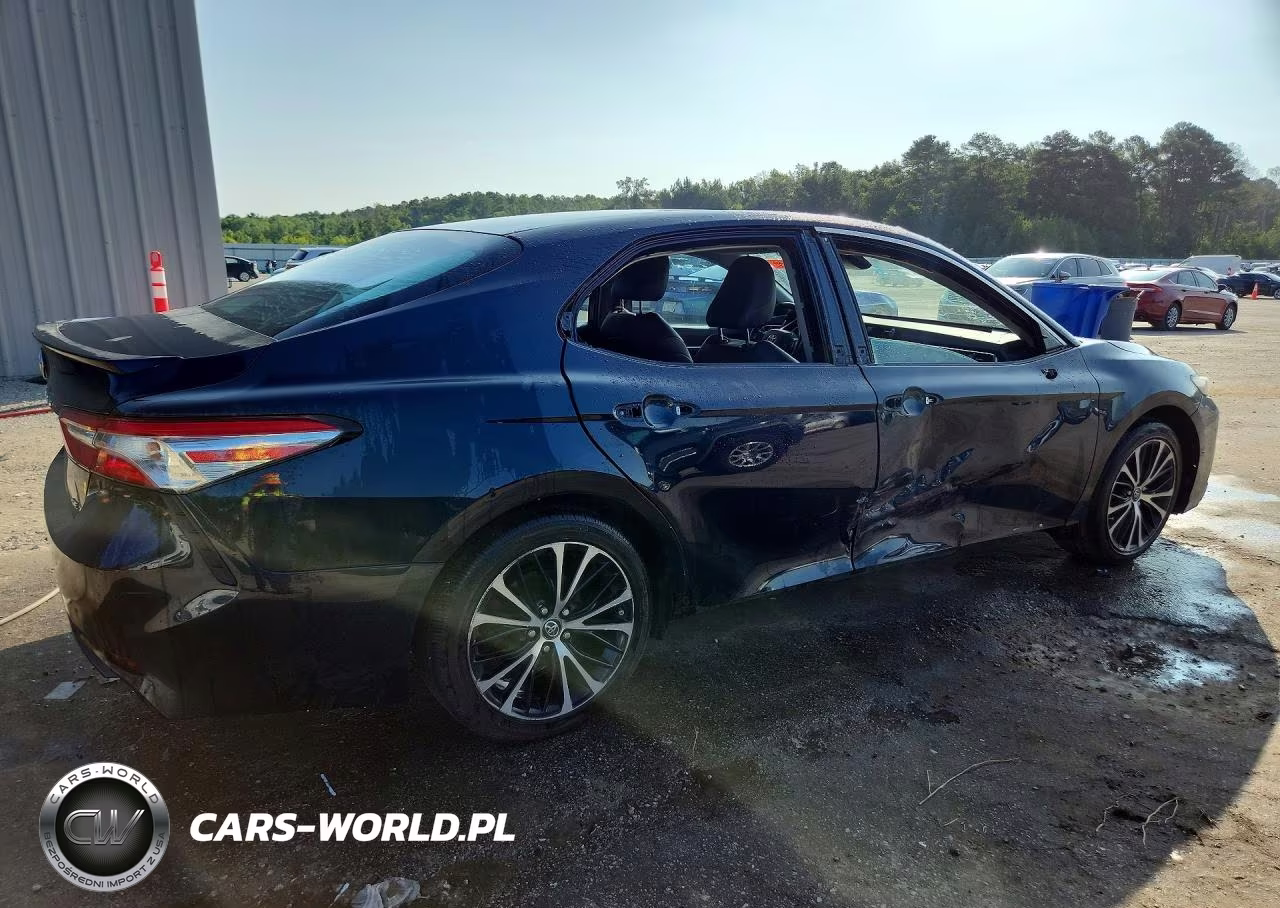 2018 Toyota Camry Se VIN:4T1B11HK0JU558888 - 3