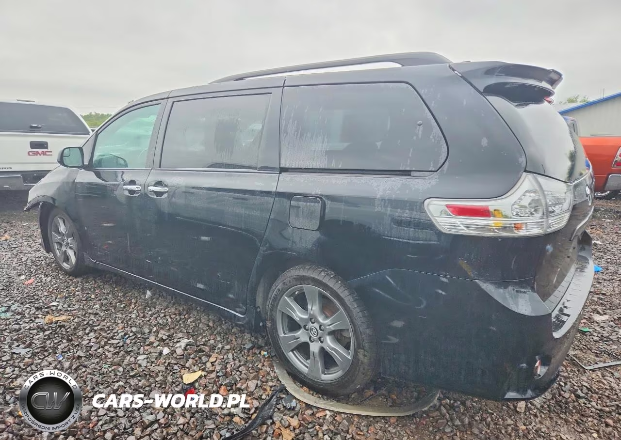 2018 Toyota Sienna Se 8-Passenger VIN:5TDXZ3DC9JS939852 - 2