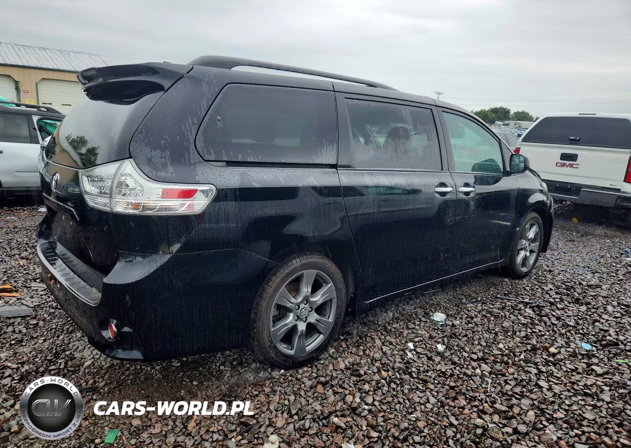 2018 Toyota Sienna Se 8-Passenger VIN:5TDXZ3DC9JS939852 - 3