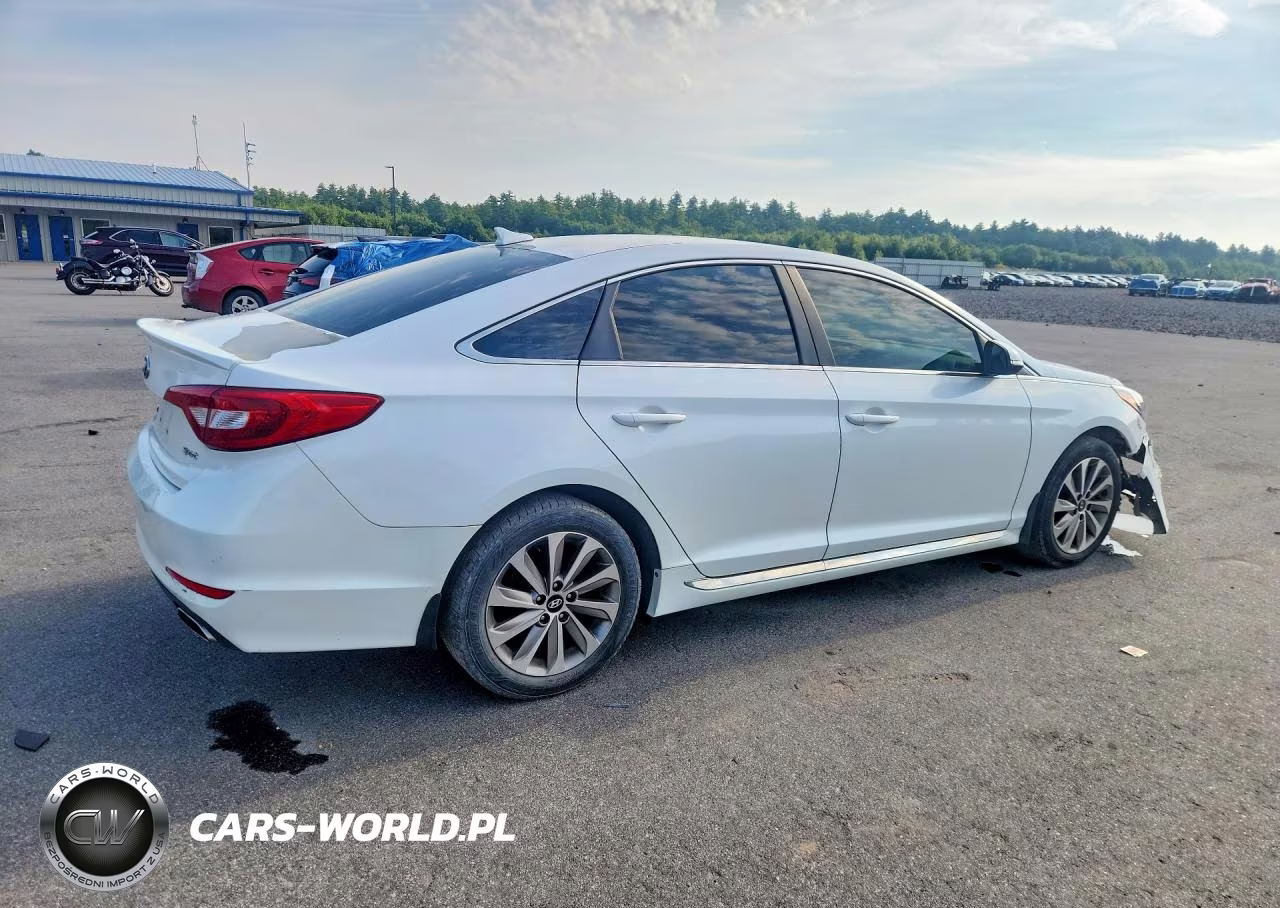 2015 Hyundai Sonata Sport VIN:5NPE34AF0FH219415 - 3