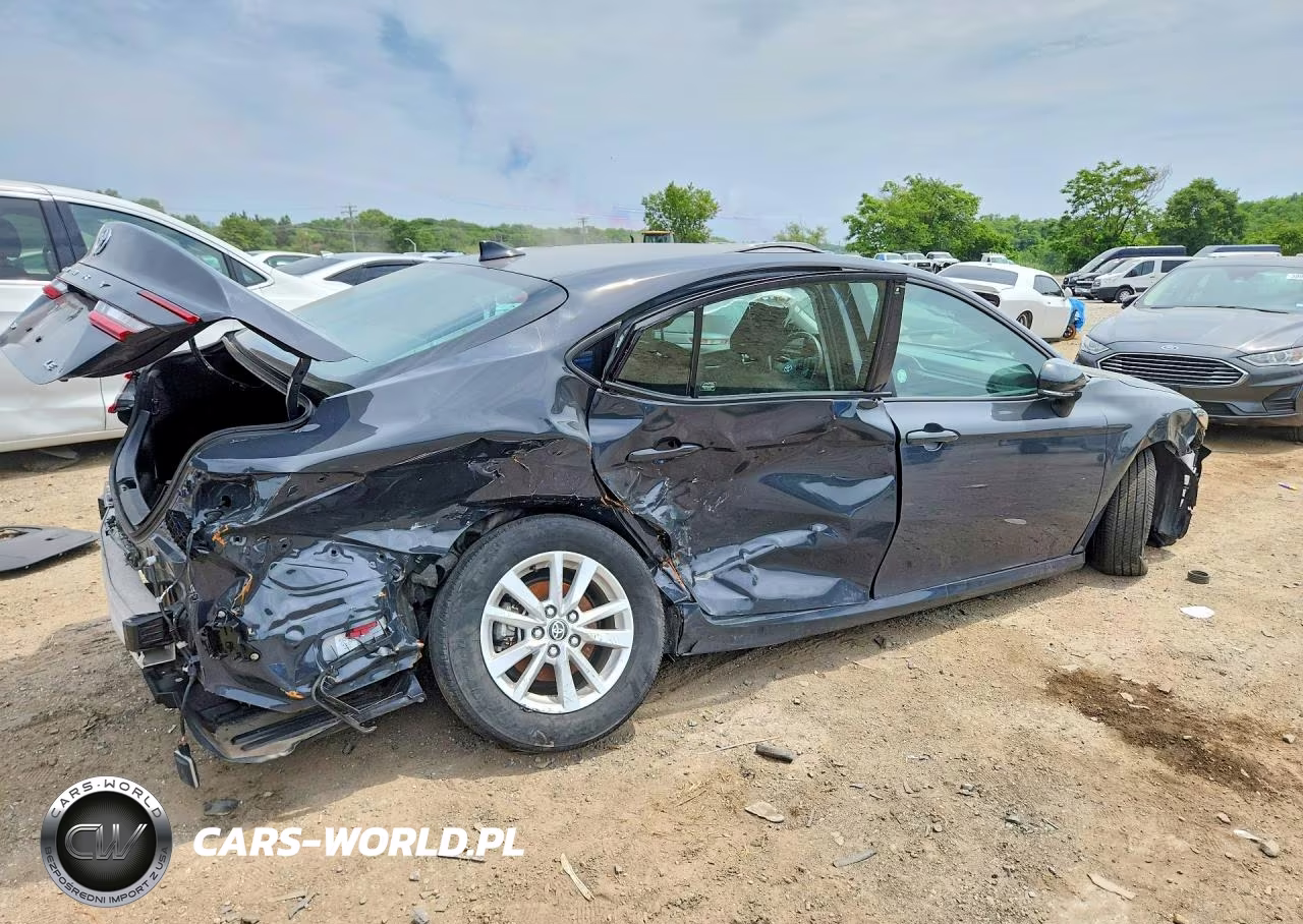 2025 Toyota Camry Le VIN:4T1DAACK2SU513808 - 3