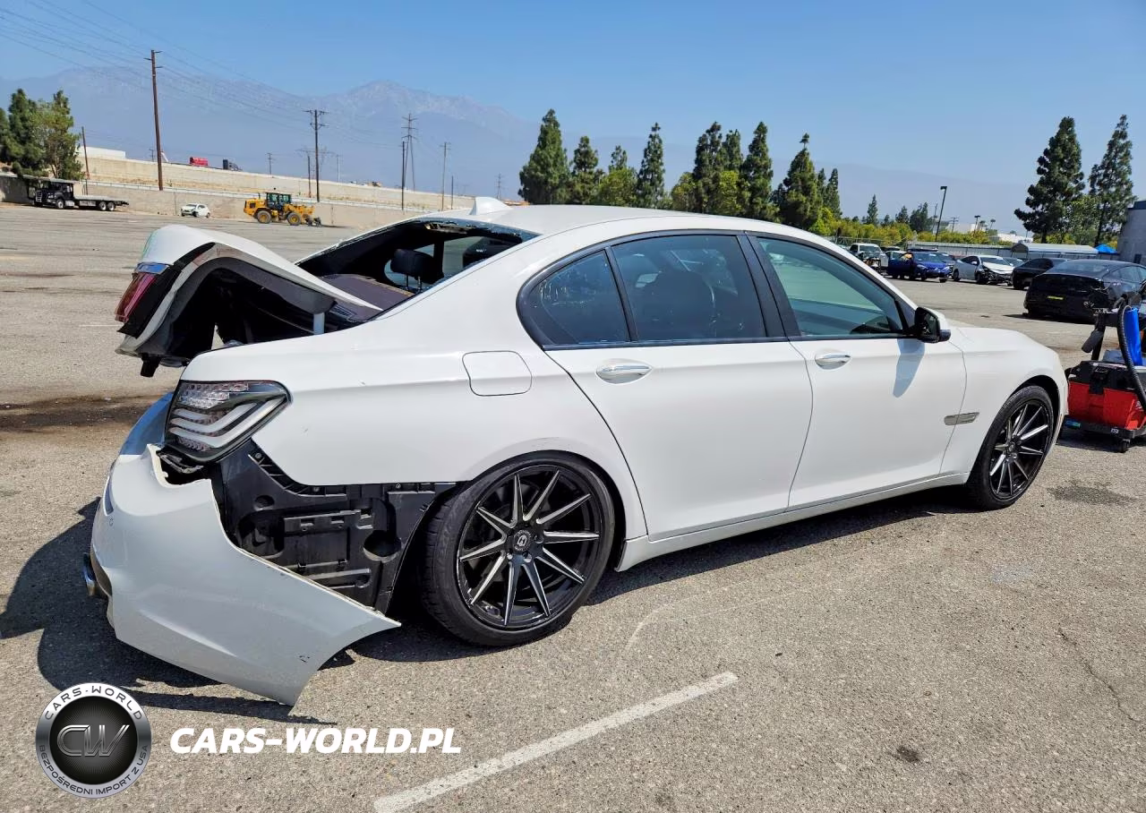 2013 BMW 740 I VIN:WBAYA6C50DD143813 - 3