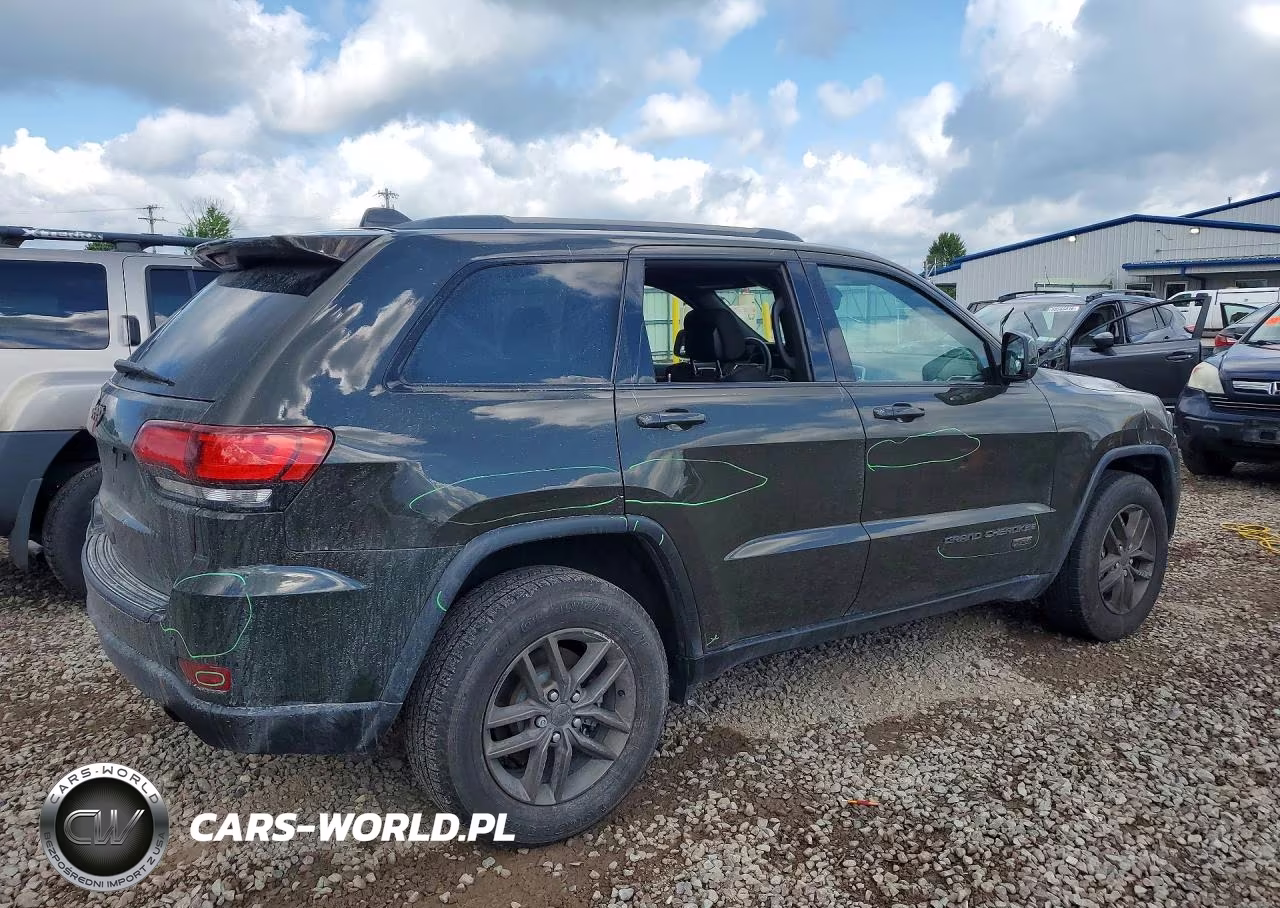 2017 Jeep Grand Cherokee Laredo VIN:1C4RJFAG8HC670523 - 3