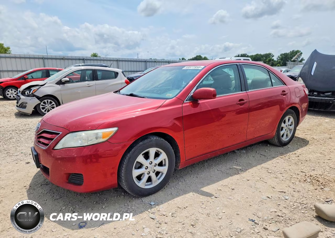 2010 Toyota Camry Le – zdjęcie 1 z 12
