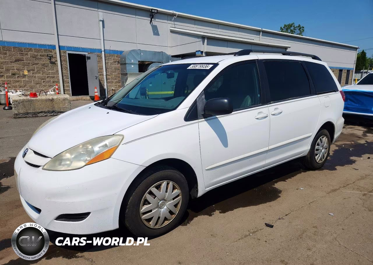 2010 Toyota Sienna Le 8-Passenger