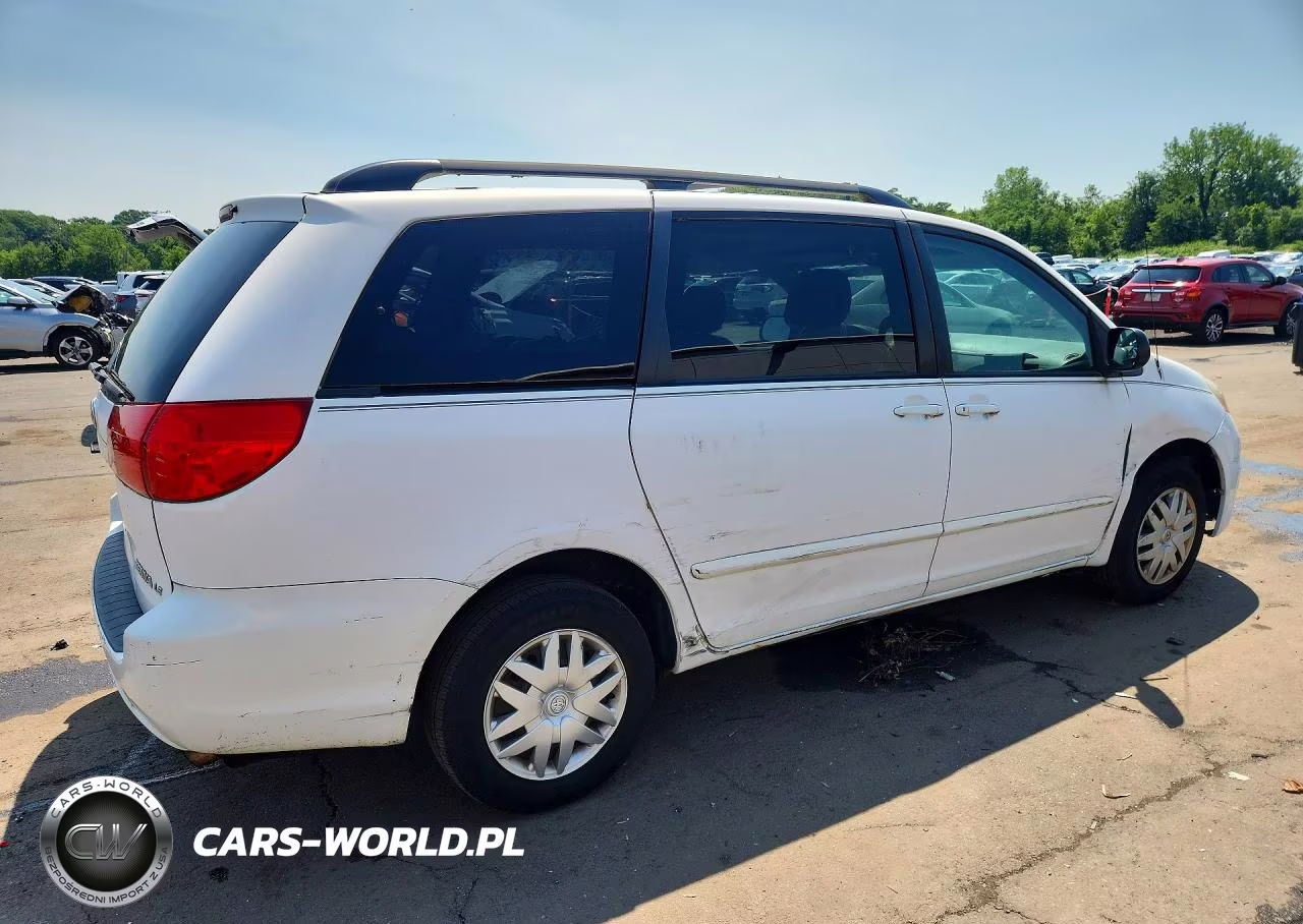 2010 Toyota Sienna Le 8-Passenger VIN:5TDKK4CC2AS298873 - 3