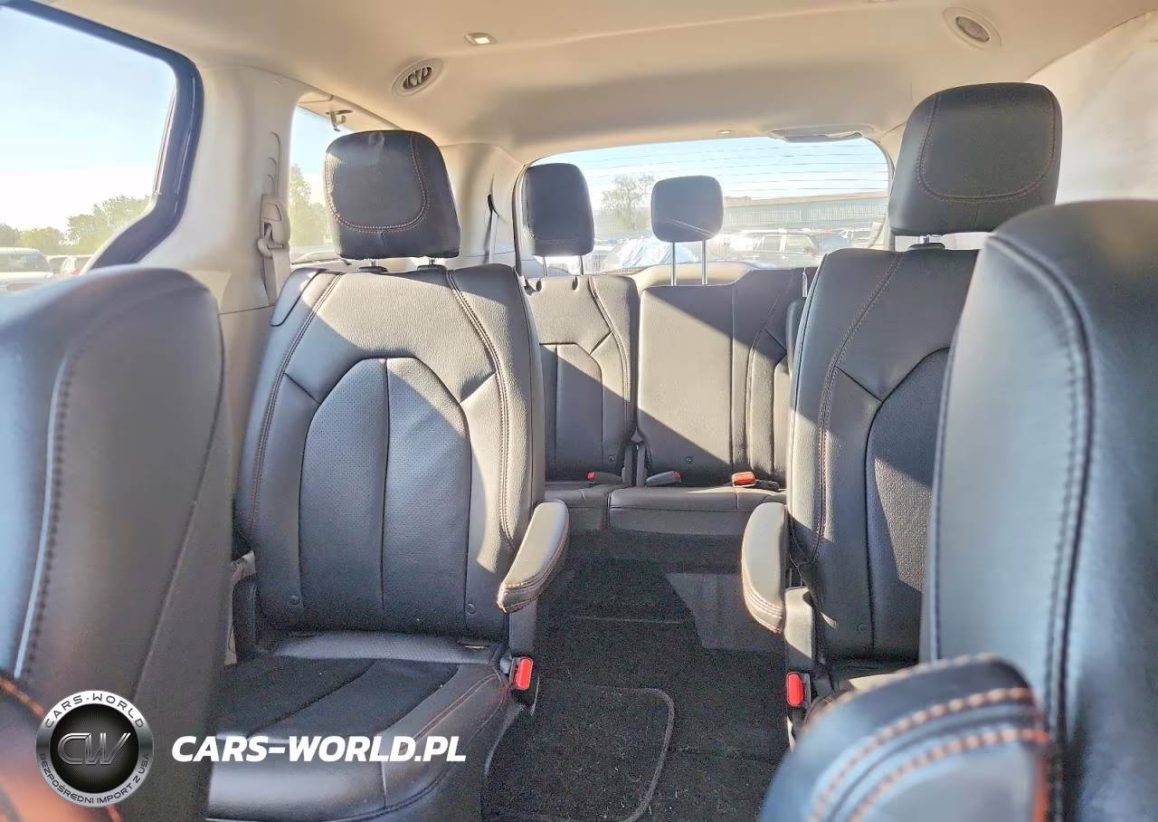 2017 Chrysler Pacifica Touring L Plus VIN:2C4RC1EG8HR533404 - 10