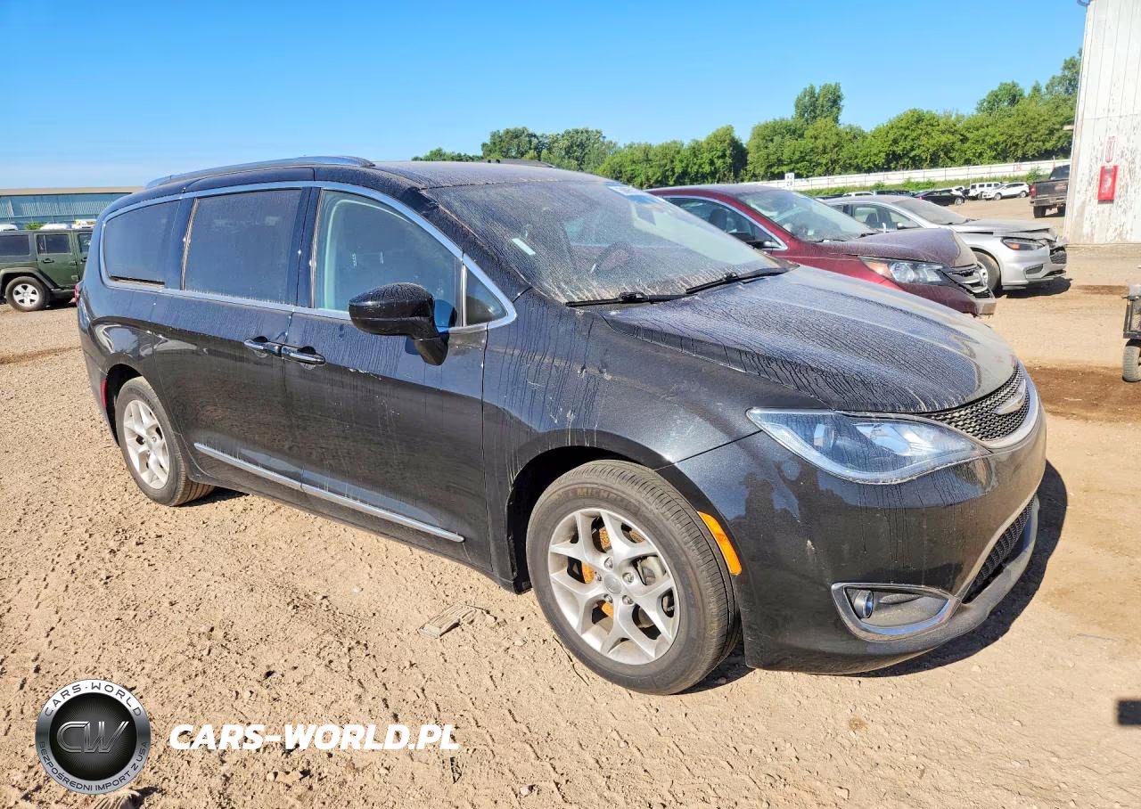 2017 Chrysler Pacifica Touring L Plus VIN:2C4RC1EG8HR533404 - 4