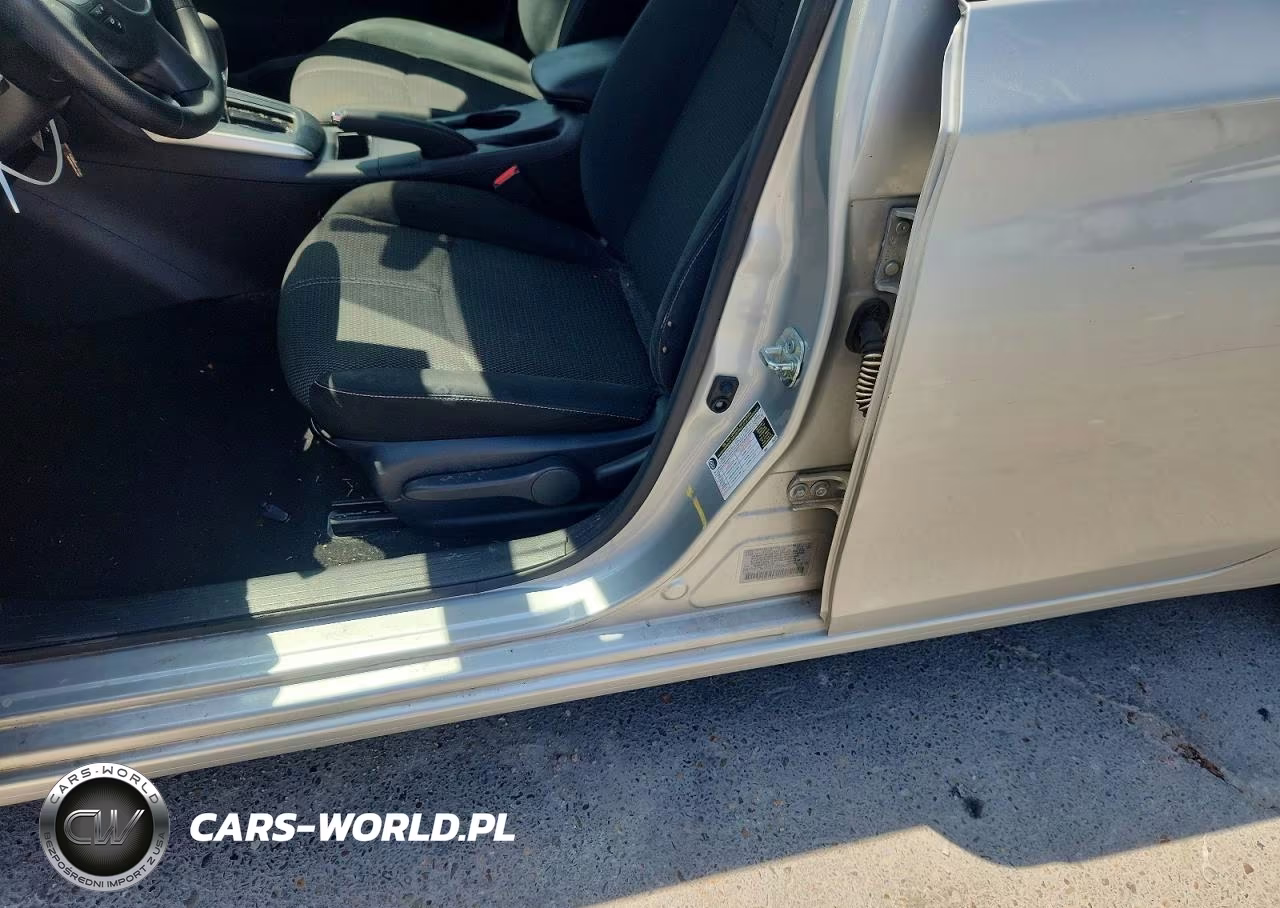 2018 Nissan Sentra S VIN:3N1AB7AP3JY337243 - 12
