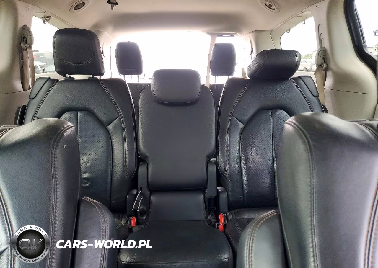 2018 Chrysler Pacifica Touring L Plus VIN:2C4RC1EGXJR260861 - 10