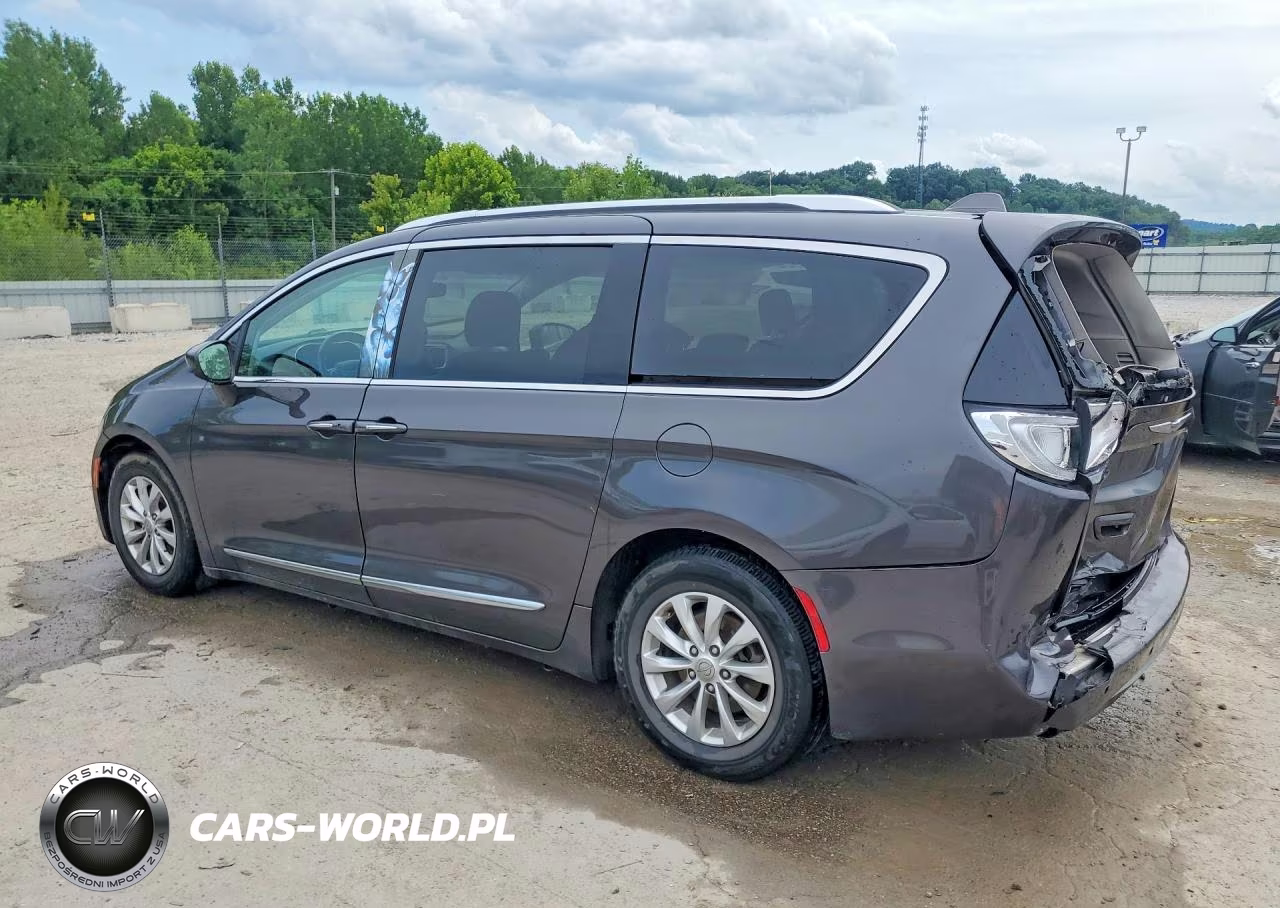 2018 Chrysler Pacifica Touring L Plus VIN:2C4RC1EGXJR260861 - 2