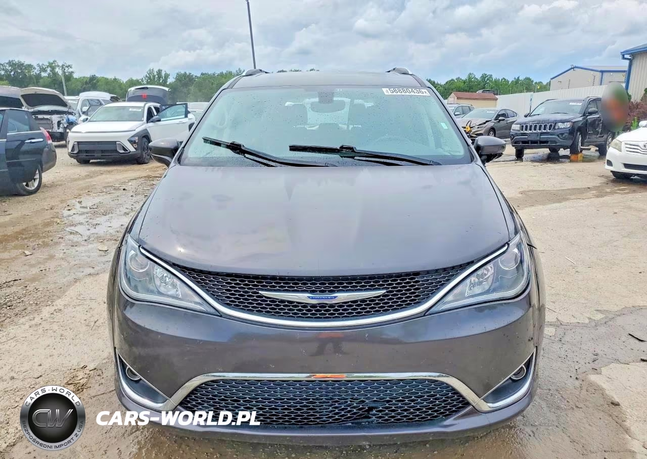 2018 Chrysler Pacifica Touring L Plus VIN:2C4RC1EGXJR260861 - 5