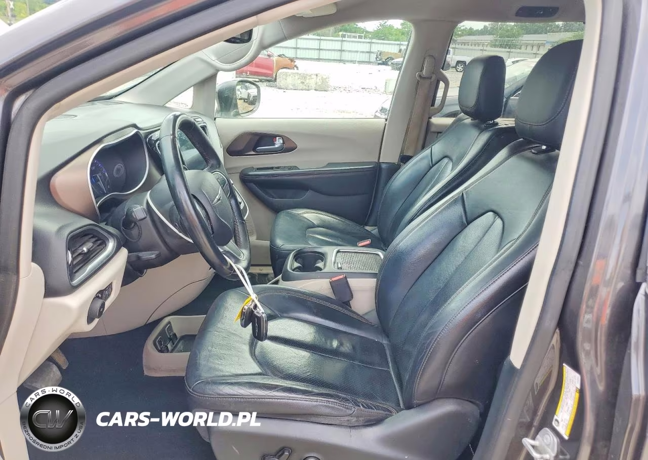 2018 Chrysler Pacifica Touring L Plus VIN:2C4RC1EGXJR260861 - 7